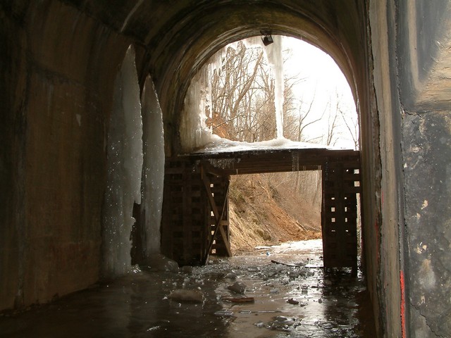 Ice formation in tunnel