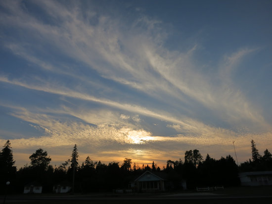 Sunset_at_the_Star_Motel_Manistique_MI.jpg Sunset_at_the_Star_Motel_Manistique_MI.JPG
