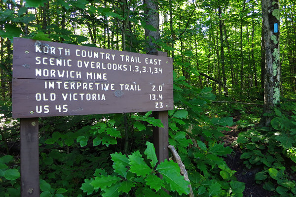 Norwich Bluff trail head sign